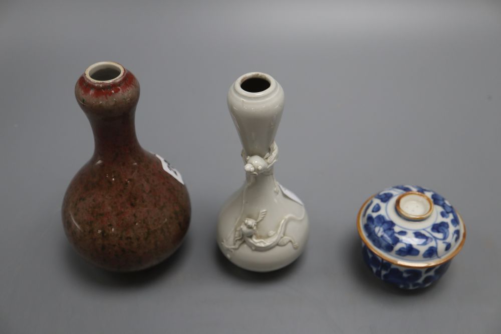 Two Chinese vases and a similar blue and white box and cover, tallest 16cm